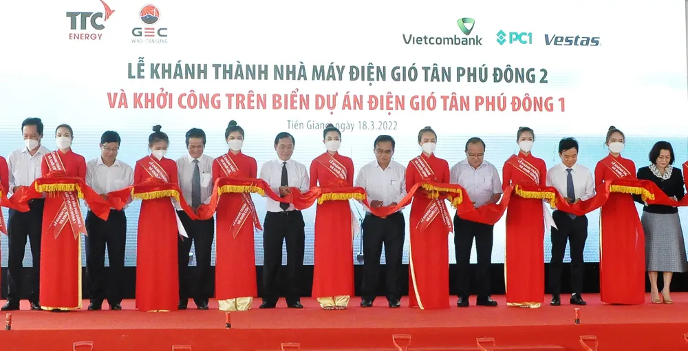 Cắt băng khánh thành Nhà máy điện gió Tân Phú Đông 2