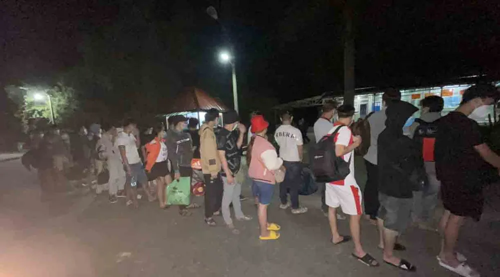 Long An tiếp nhận 34 công dân Việt Nam lao động trái phép ở Campuchia ảnh 1