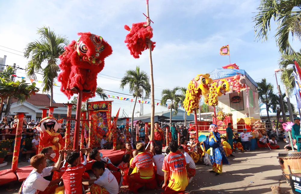 Ngày 5-2 (tức 15 tháng Giêng âm lịch), tại Đình Tân Xuân (thị trấn Tầm Vu, huyện Châu Thành, Long An), Lễ hội Làm Chay chính thức khai mạc