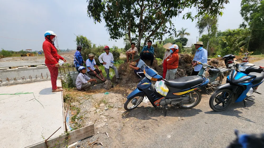 Nhiều người dân mong muốn chính quyền nâng cao cầu lên, tạo điều kiện cho sinh hoạt của người dân Nhiều người dân mong muốn chính quyền nâng cao cầu lên, tạo điều kiện cho sinh hoạt của người dân