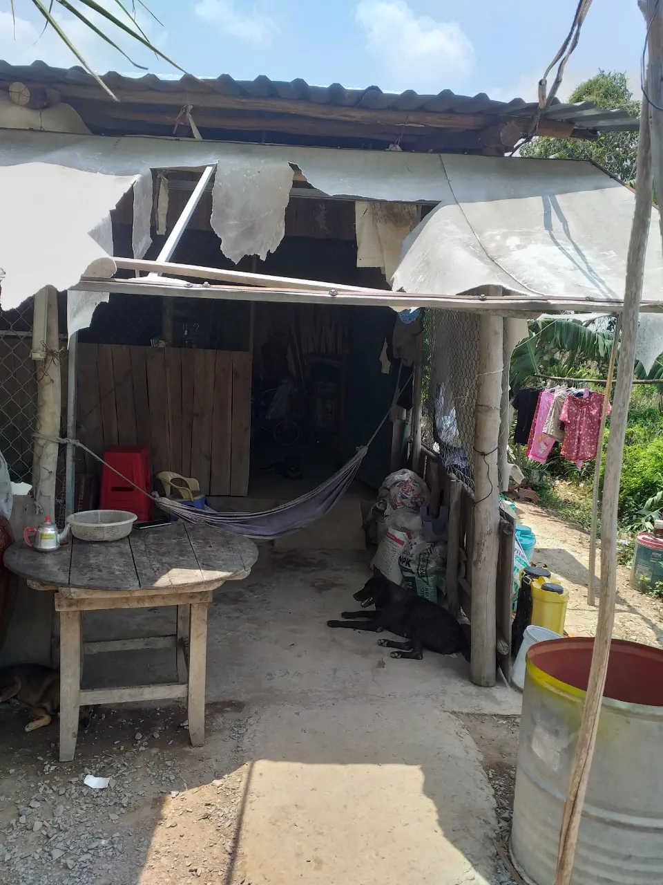 Một căn nhà ở huyện Tân Phước bị tốc mái