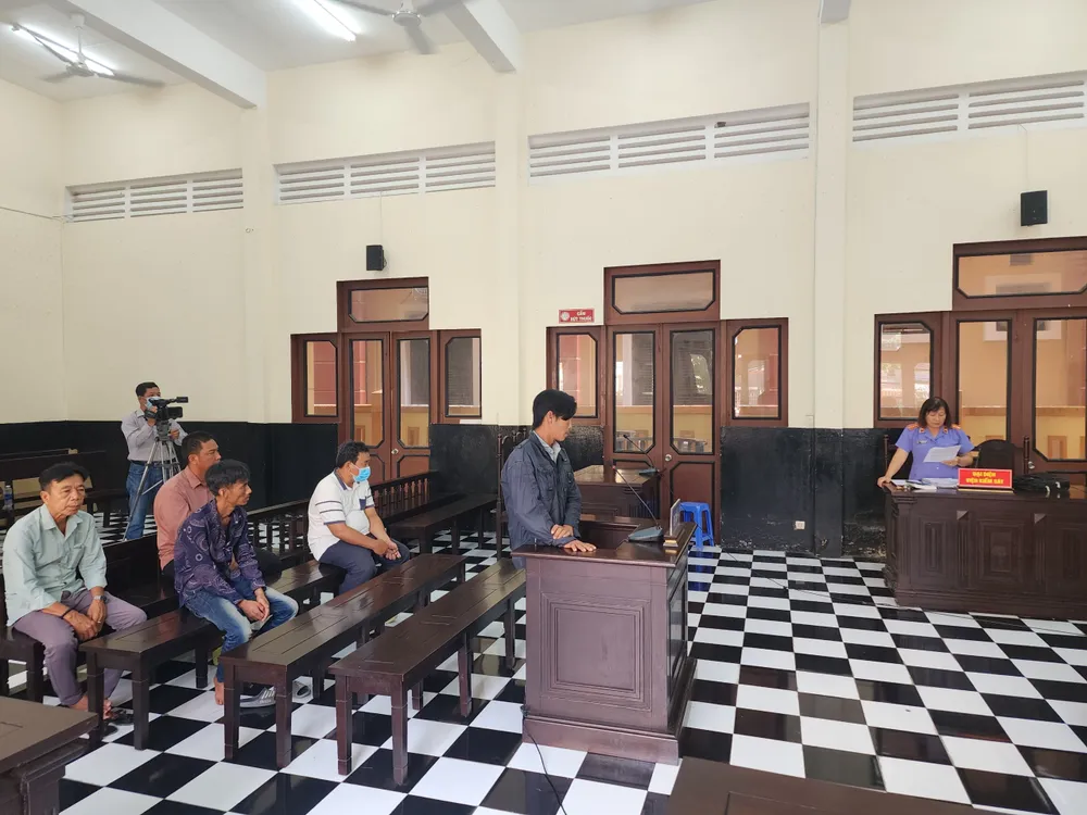 TAND tỉnh Tiền Giang đã xét xử sơ thẩm đối với Trương Văn Khanh về tội “vi phạm quy định về khai thác tài nguyên”.