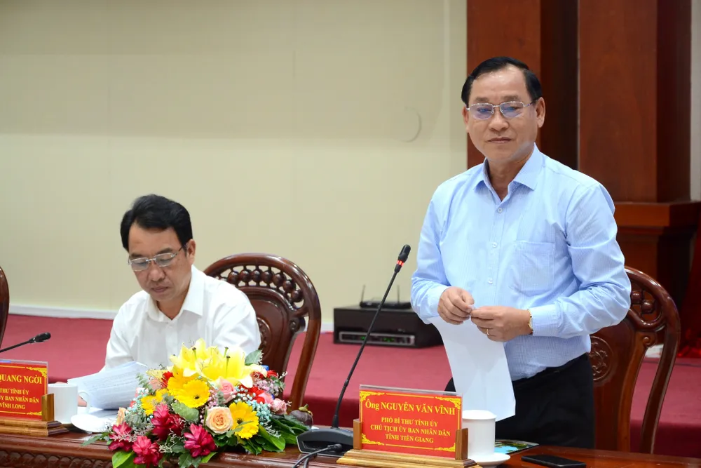 Ông Nguyễn Văn Vĩnh, Chủ tịch UBND tỉnh Tiền Giang phát biểu tại hội nghị Ông Nguyễn Văn Vĩnh, Chủ tịch UBND tỉnh Tiền Giang phát biểu tại hội nghị