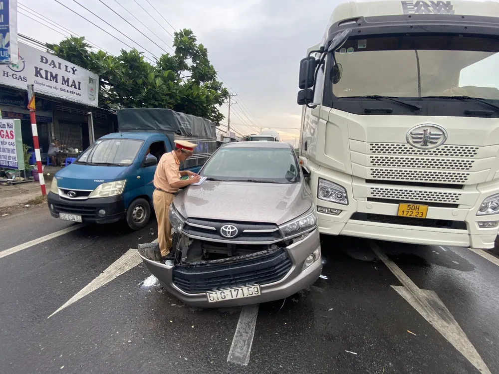 Hiện trường vụ chặn xe chở nghi phạm trên đường bỏ trốn