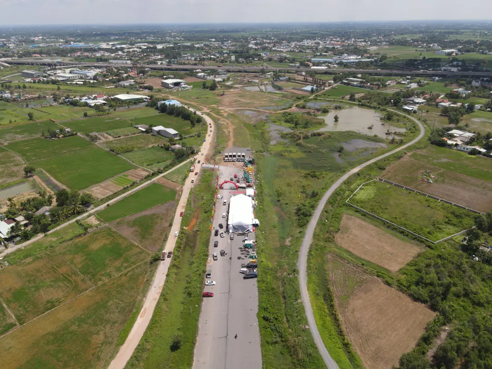 Tại Long An, hiện dự án đã giải phóng mặt bằng theo quy mô hoàn chỉnh, phạm vi 74,5m Tại Long An, hiện dự án đã giải phóng mặt bằng theo quy mô hoàn chỉnh, phạm vi 74,5m