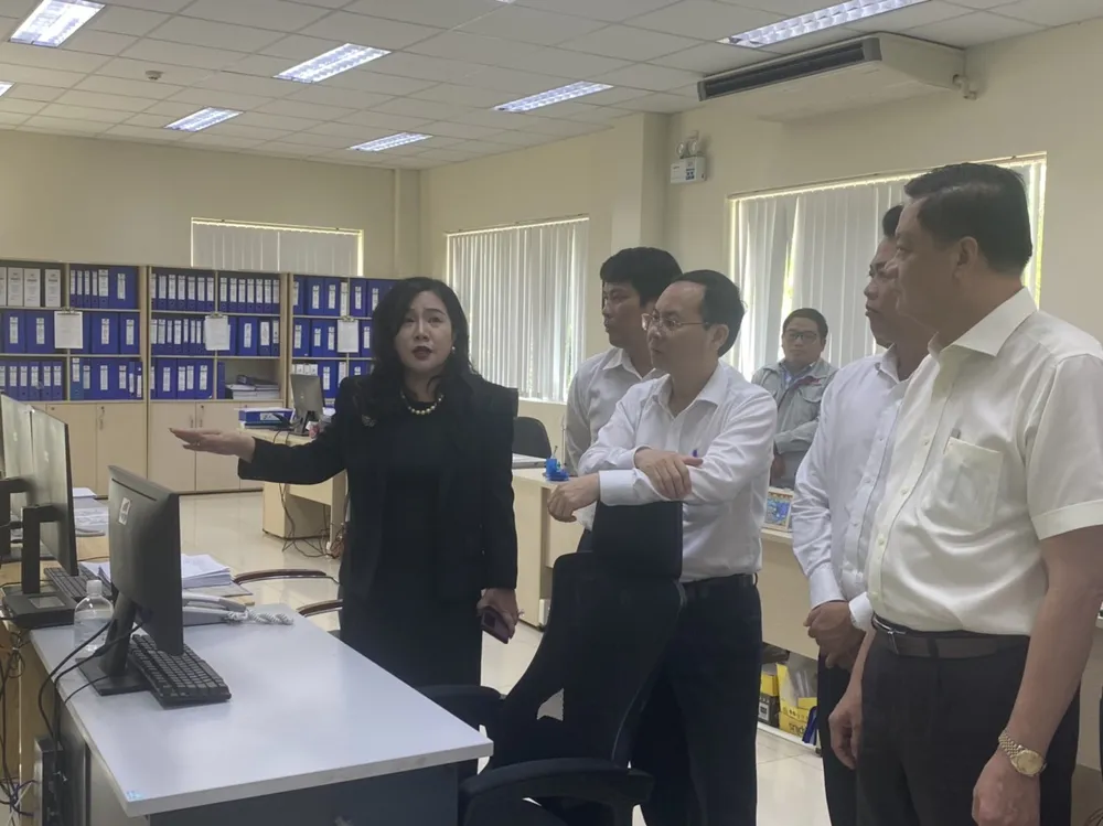 Bà Nguyễn Thị Thảo Nhi, Chủ tịch HĐQT, Tổng Giám đốc KCN chuyên sâu Phú Mỹ 3 đã giới thiệu, chia sẻ chi tiết về quá trình đầu tư và phát triển KCN. Bà Nguyễn Thị Thảo Nhi, Chủ tịch HĐQT, Tổng Giám đốc KCN chuyên sâu Phú Mỹ 3 đã giới thiệu, chia sẻ chi tiết về quá trình đầu tư và phát triển KCN.