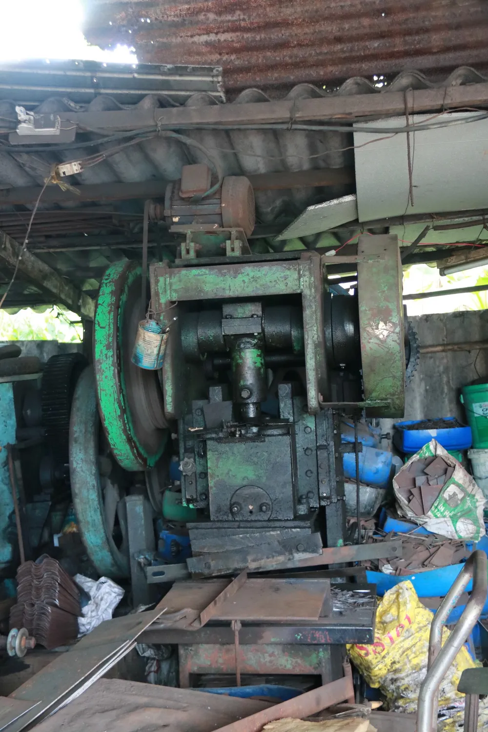 Máy dập sắt đã nhiều năm không hoạt động