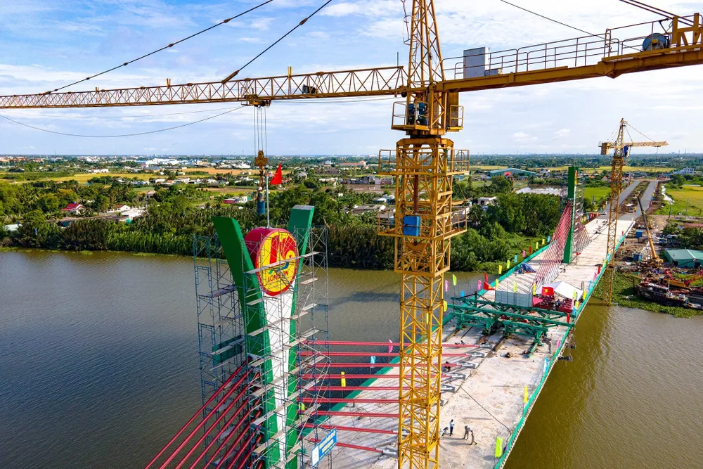 Đây là công trình có quy mô lớn, có tính chất phức tạp về công nghệ, lần đầu tiên được áp dụng xây dựng trên địa bàn tỉnh Long An Đây là công trình có quy mô lớn, có tính chất phức tạp về công nghệ, lần đầu tiên được áp dụng xây dựng trên địa bàn tỉnh Long An