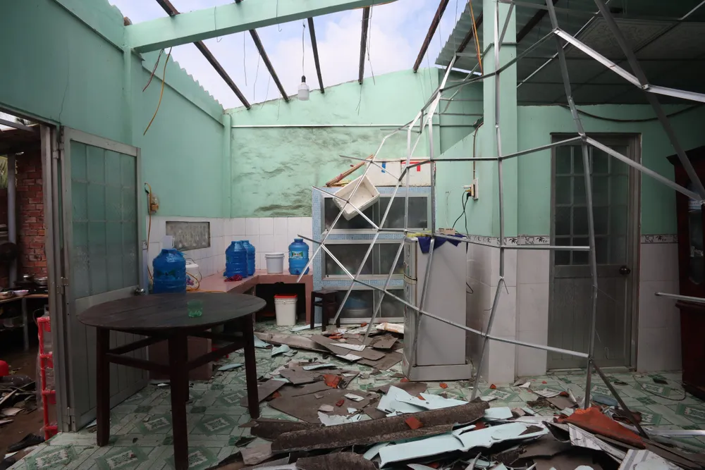 Nhiều căn nhà bị tốc mái