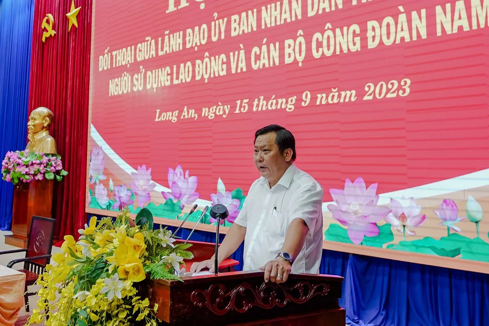 Ông Huỳnh Văn Sơn, Phó Chủ tịch UBND tỉnh Long An phát biểu tại hội nghị