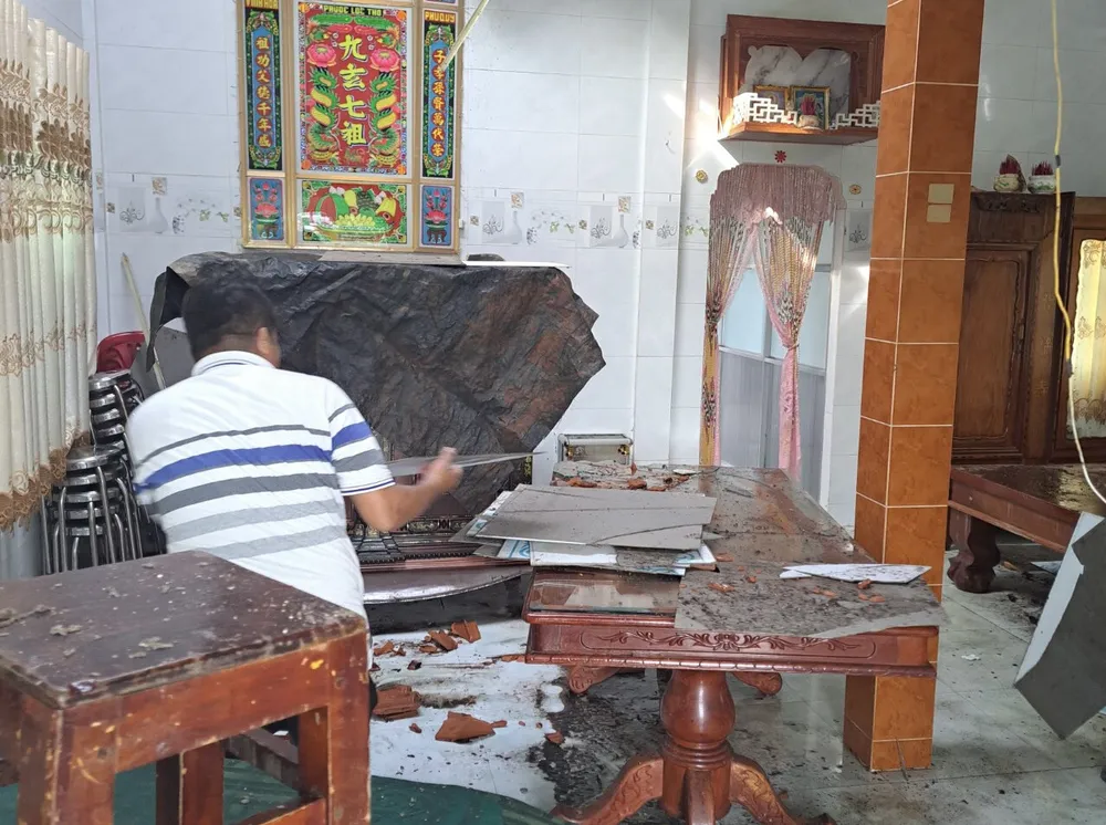 Nhà của một hộ dân ở xã Thuận Mỹ, huyện Châu Thành, tỉnh Long An bị hư hỏng nặng trong đợt mưa lớn, lốc xoáy chiều 17-9 Nhà của một hộ dân ở xã Thuận Mỹ, huyện Châu Thành, tỉnh Long An bị hư hỏng nặng trong đợt mưa lớn, lốc xoáy chiều 17-9