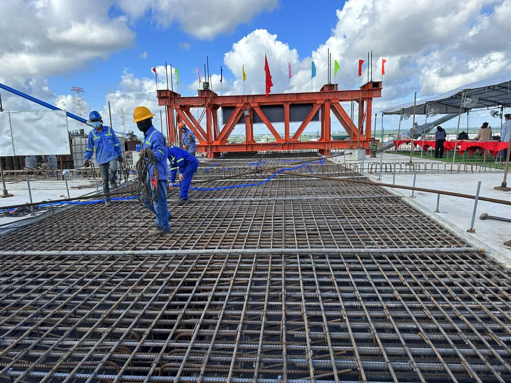 Cầu Mỹ Thuận 2 sẵn sàng hợp long nhịp chính hai đầu cầu trong tháng 10-2023