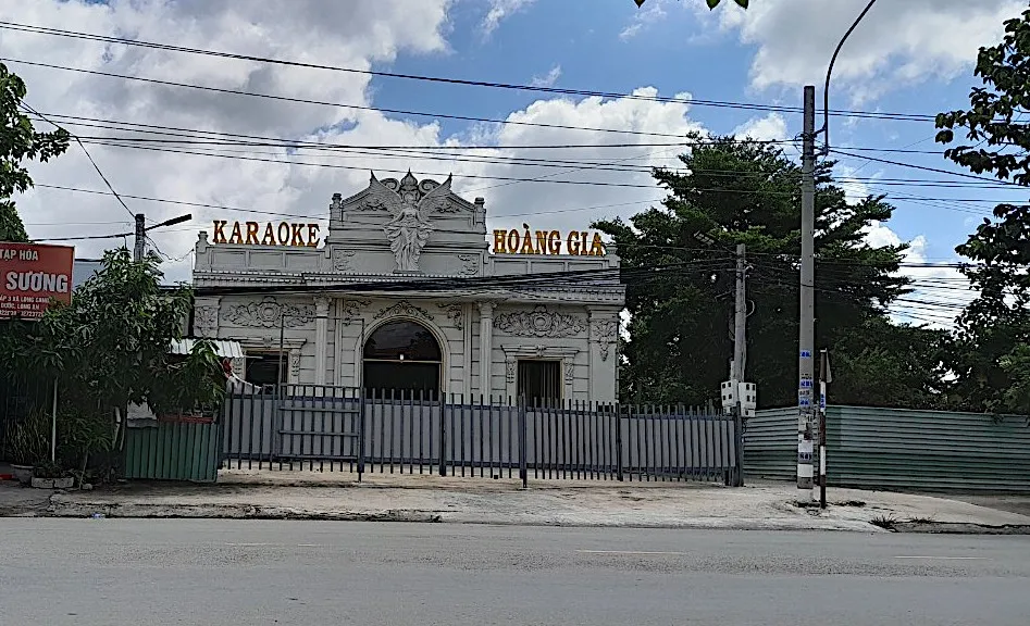 Điểm kinh doanh karaoke Hoàng Gia được đầu tư, xây dựng trên đất nông nghiệp Điểm kinh doanh karaoke Hoàng Gia được đầu tư, xây dựng trên đất nông nghiệp