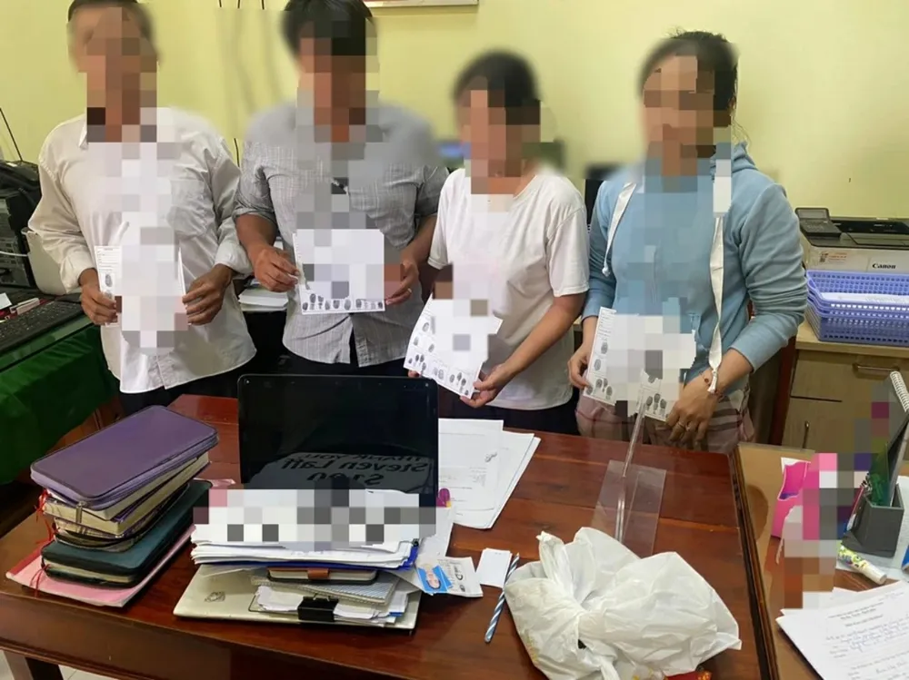 Công an huyện Cần Giuộc đã lập biên bản, tạm giữ đồ vật, phương tiện liên quan các hội nhóm lợi dụng tôn giáo tuyên truyền hội thánh trái pháp luật