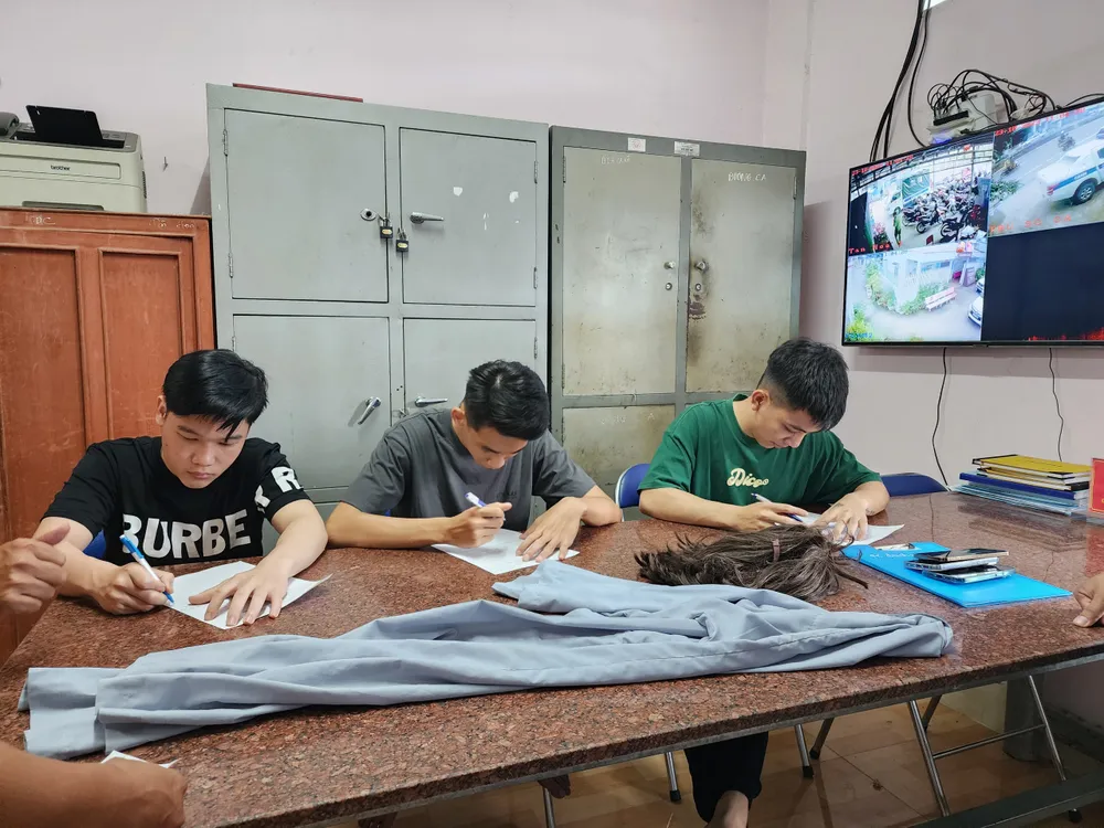 Các đối tượng khi bị bắt Các đối tượng khi bị bắt