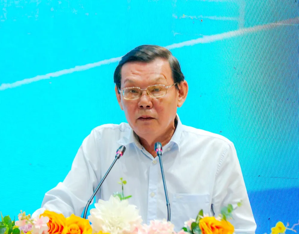 Chủ tịch Hội Nhà báo TPHCM Nguyễn Tấn Phong phát biểu tại hội nghị Chủ tịch Hội Nhà báo TPHCM Nguyễn Tấn Phong phát biểu tại hội nghị