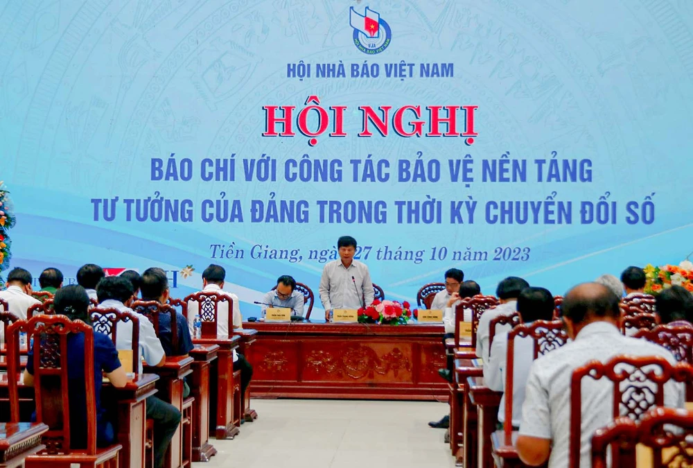 Nhà báo viết về bảo vệ nền tảng tư tưởng của Đảng phải có nghiệp vụ chắc chắn, bản lĩnh chính trị vững vàng