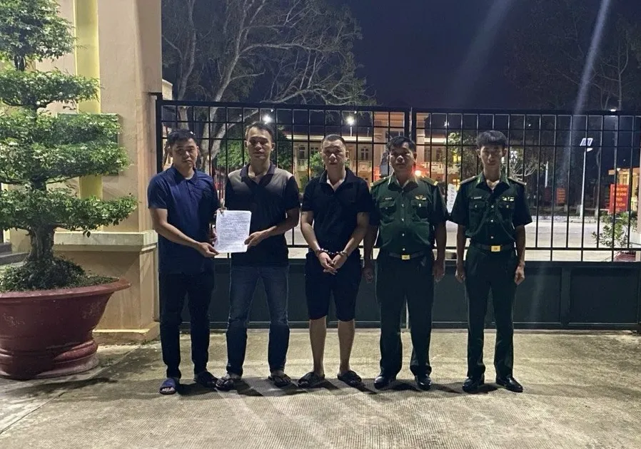 Đồn Biên phòng cửa khẩu Mỹ Quý Tây đã phối hợp với Công an huyện Đức Huệ tiếp nhận, hoàn chỉnh hồ sơ và bàn giao đối tượng cho Công an tỉnh Phú Yên để tiếp tục điều tra theo thẩm quyền Đồn Biên phòng cửa khẩu Mỹ Quý Tây đã phối hợp với Công an huyện Đức Huệ tiếp nhận, hoàn chỉnh hồ sơ và bàn giao đối tượng cho Công an tỉnh Phú Yên để tiếp tục điều tra theo thẩm quyền