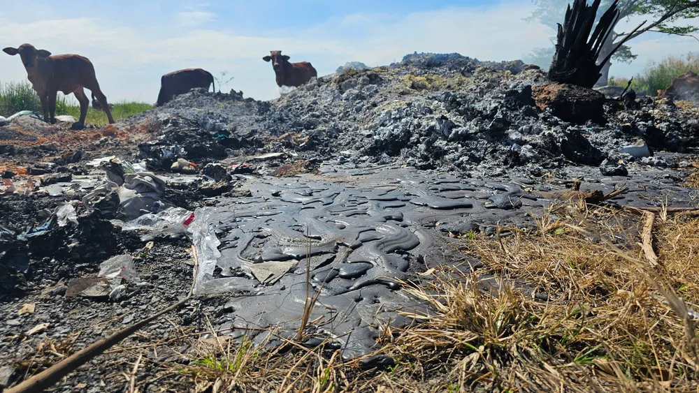 Rác được đốt gây ô nhiễm