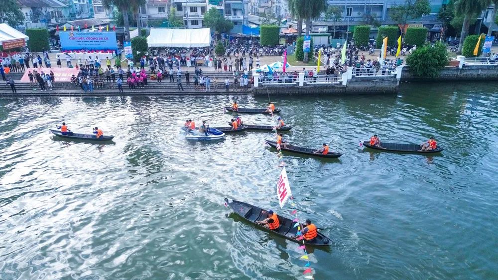 Giải đua tạo sân chơi lành mạnh, vui tươi cho người dân trên địa bàn tỉnh Long An XUONG 6.jpg