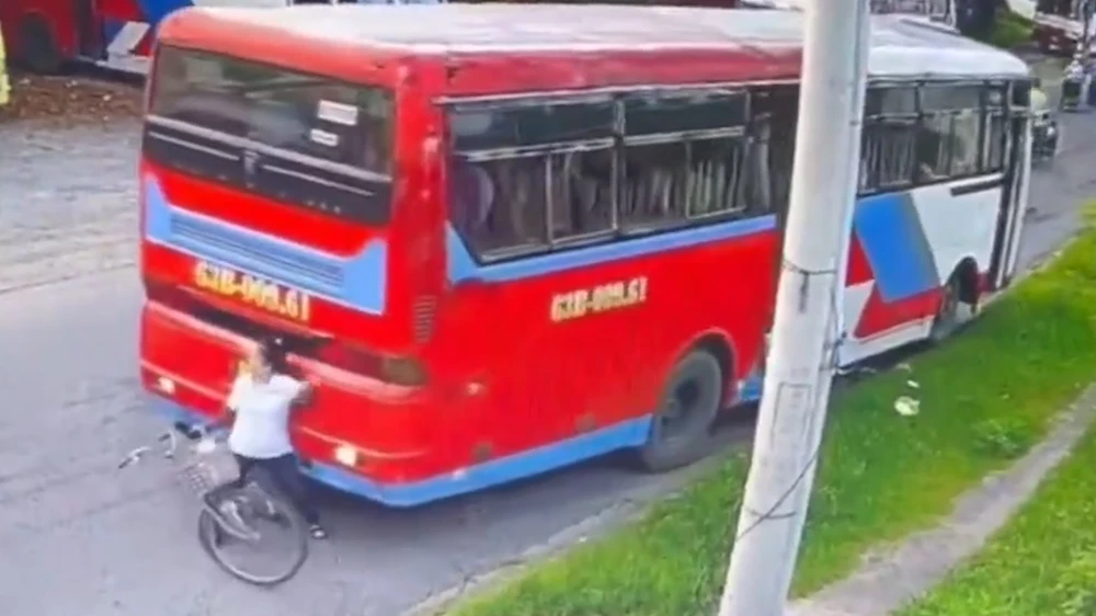 Hiện trường vụ việc. Ảnh cắt từ clip TAI NAN - KCN TAN HUONG.jpg