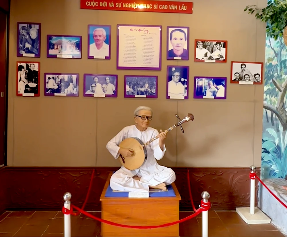 Tượng sáp nhạc sĩ Cao Văn Lầu Ảnh màn hình 2025-05-12 lúc 15.19.32.png