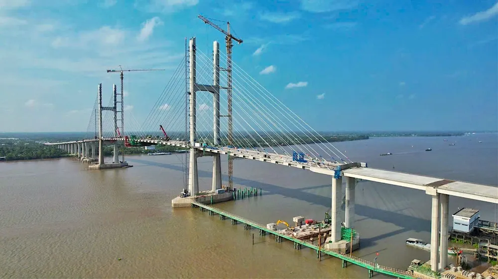 Tiến độ tổng thể Dự án Đầu tư xây dựng công trình cầu Rạch Miễu 2 (nối hai tỉnh Tiền Giang và Bến Tre) đạt hơn 86% vượt tiến độ chung hơn 2% so với kế hoạch z6494720793692_190d64398f96bf7504a792370df584c1.jpg
