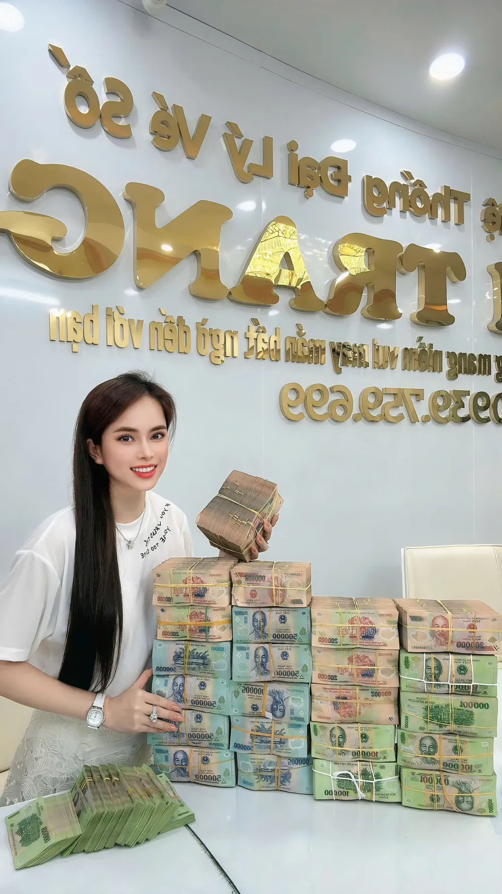 Tiền chuẩn bị trước khi đổi giải độc đắc cho khách hàng may mắn ảnh 2.jpg