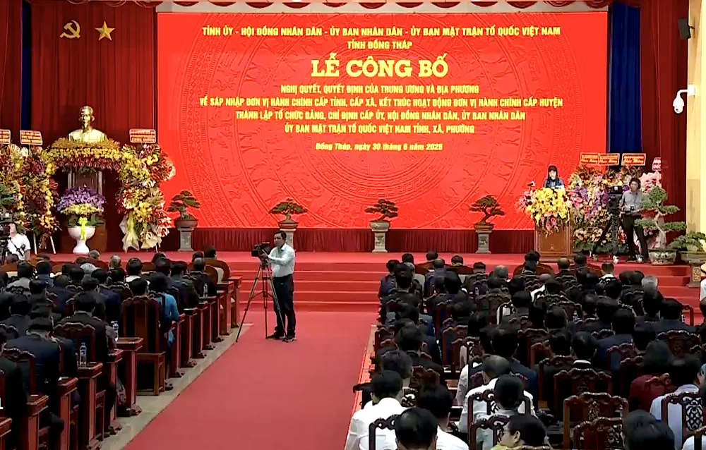 Quang cảnh buổi lễ QUANG CANH HOP NHAT3.png