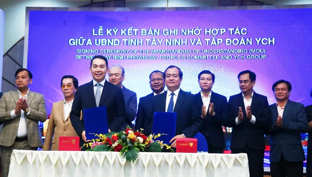 Phó Chủ tịch UBND tỉnh Tây Ninh Nguyễn Hồng Thanh tại Lễ ký kết Bản ghi nhớ giữa UBND tỉnh Tây Ninh với Tập đoàn YCH (Singapore) ảnh 1.JPG