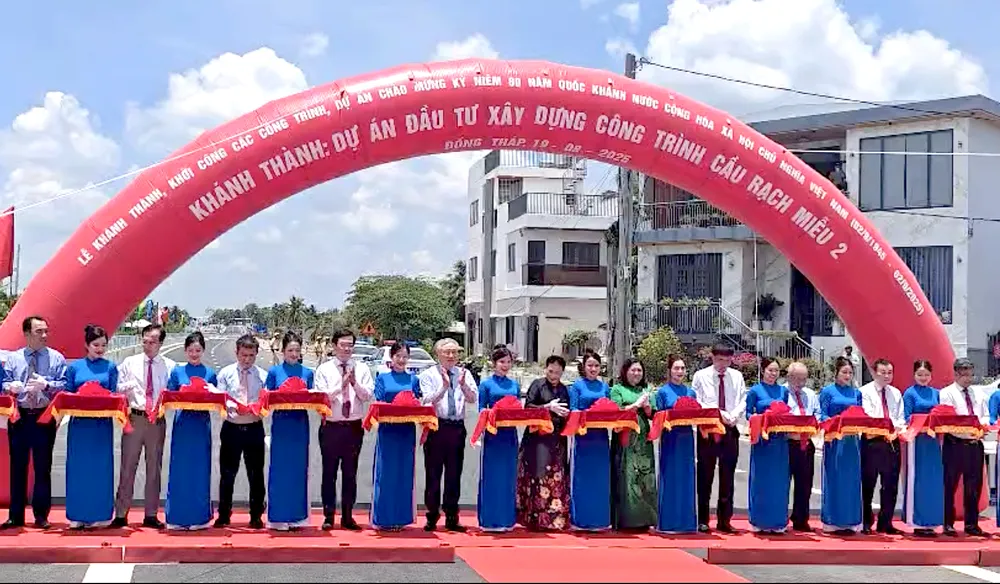 Nghi thức cắt băng khánh thành RM 2.png