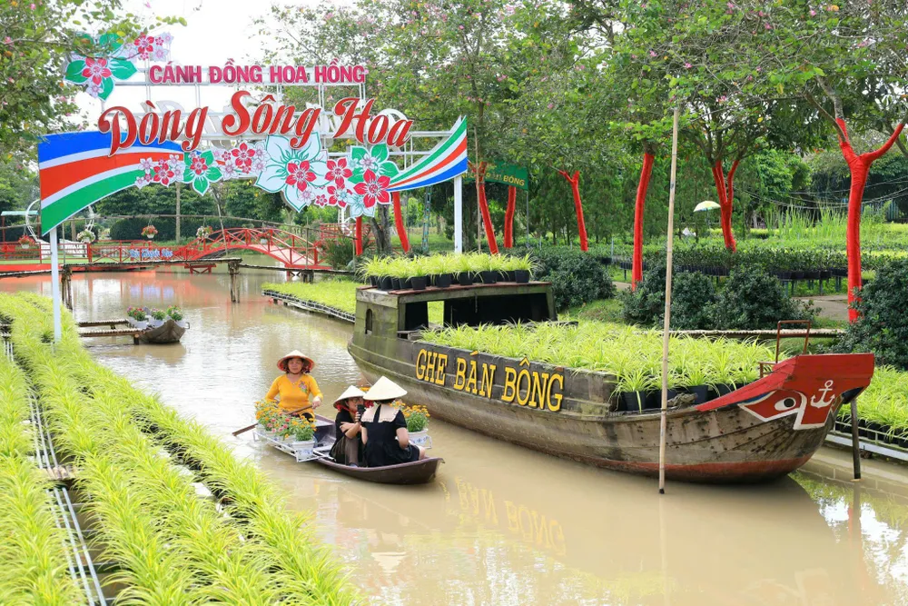 Làng hoa Sa Đéc gấp rút chuẩn bị phục vụ Tết Nguyên đán z5849286292595_f046922e0bf2a9f9b08d981a0553a944.jpg