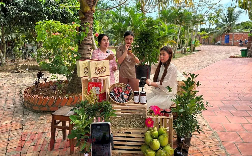 Một cảnh livestream bán hàng hỗ trợ bà con nông dân ở miền Tây ảnh 5.jpg