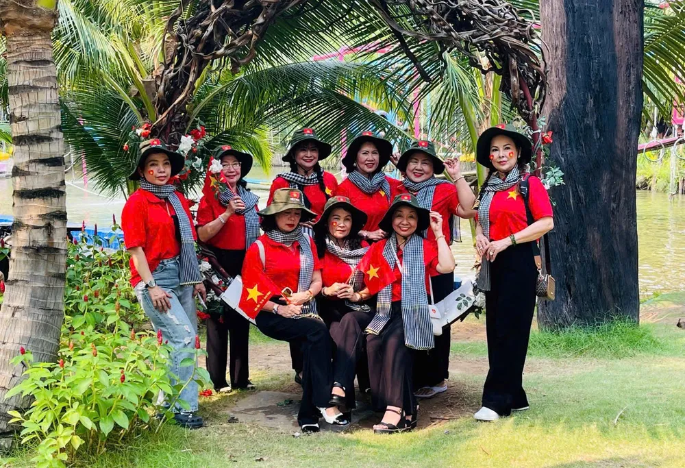 Du khách tham quan trải nghiệm tại Khu du lịch sinh thái Cồn Én ảnh 11.jpg