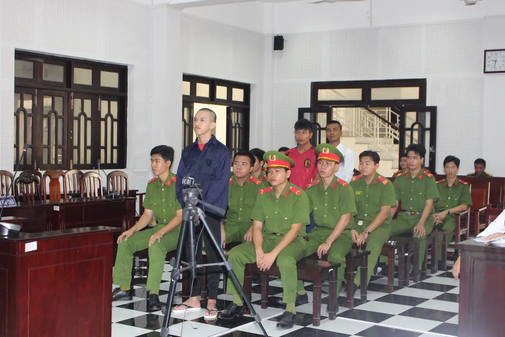 Quang cảnh phiên tòa ảnh 1.JPG