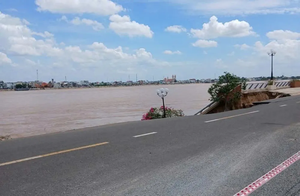 Hiện trường sạt lở kè Thường Thới Tiền, tỉnh Đồng Tháp ảnh 1.jpg