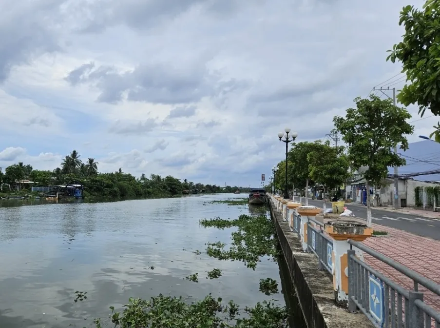 The embankment to prevent landslides and protect the river and riverbank of Vam Co Tay (Thu Thua commune, Tay Ninh province) has been completed. ke thu thua.jpg