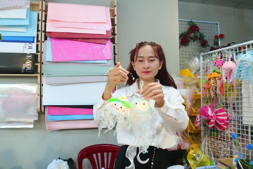 Lồng đèn con sứa bằng kẽm nhung dự đoán sẽ là sản phẩm hút hàng năm nay ảnh 12.JPG