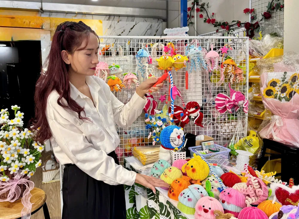 Đèn Đô-rê-mon luôn là tâm điểm chú ý của trẻ nhỏ, gợi niềm vui tươi, gần gũi ảnh 3.jpg