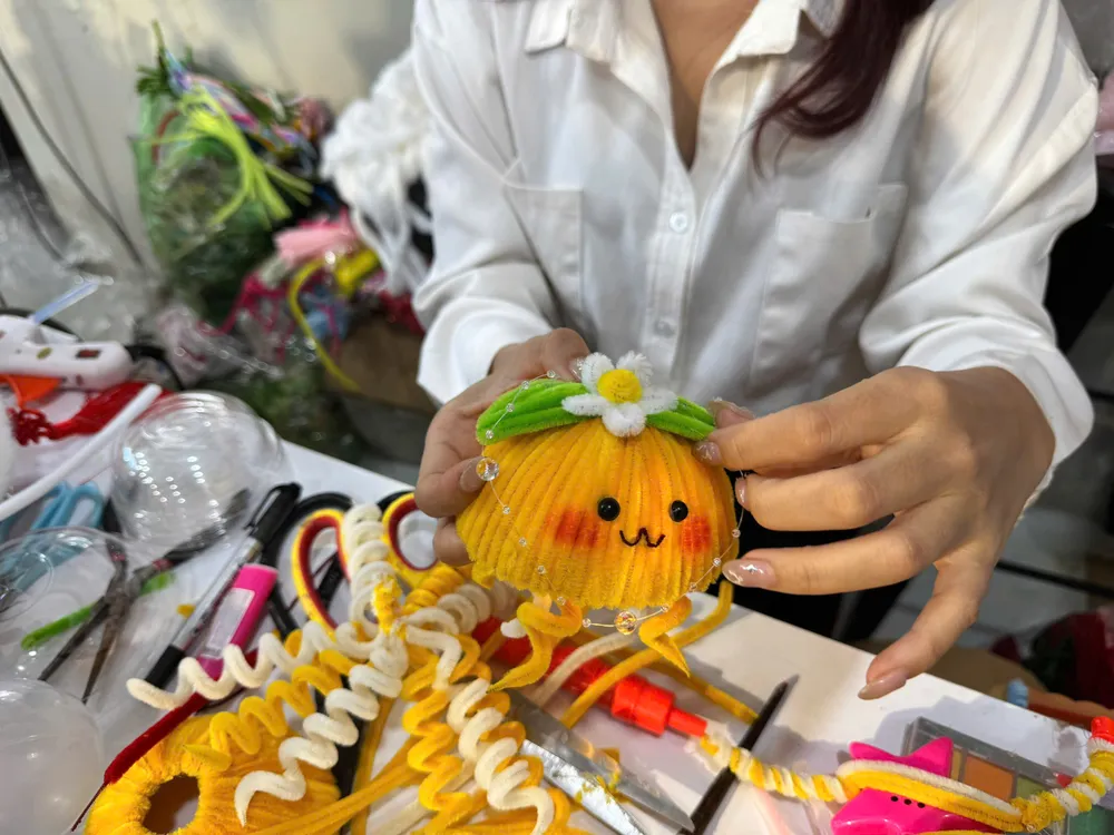 Phụ kiện để "biến" nắp ly nhựa thành lồng đèn trung thu z7015388203787_2b66e3184f3660be0a315f35e13129c6.jpg