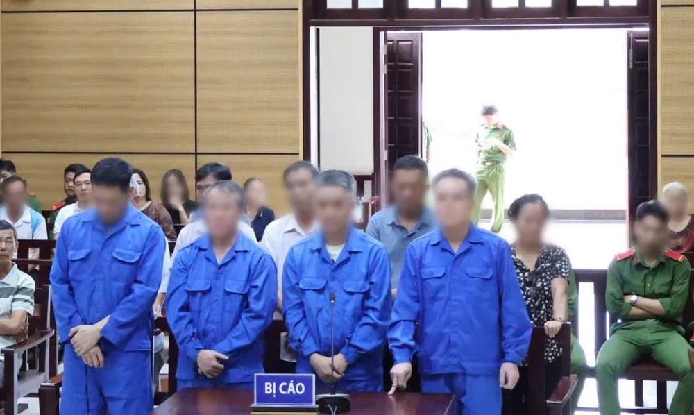 Các bị cáo tại phiên xét xử toa 23-9.jpg