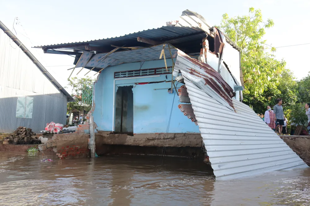 Khu vực bờ sông Tiền (thuộc khóm Tân Tịch, phường Cao Lãnh, Đồng Tháp) sạt lở nghiêm trọng SAT LO CAO LANH 3.JPG