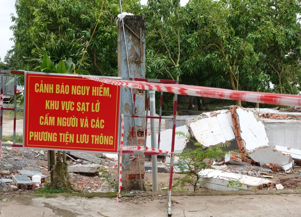Ngành chức năng cắm biển báo nguy hiểm 5.jpg
