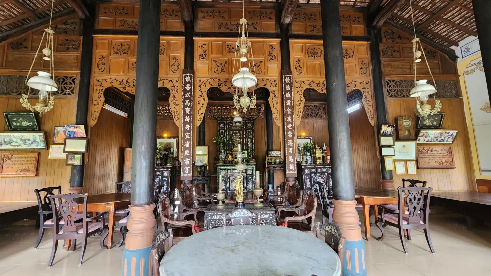 Some ancient objects are kept at Ba Duc ancient house ANH 3- NHA CO.jpg