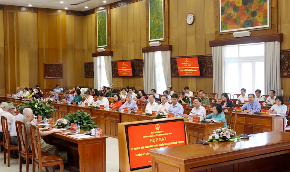 HOP MAT QUOC HOI DT2.png