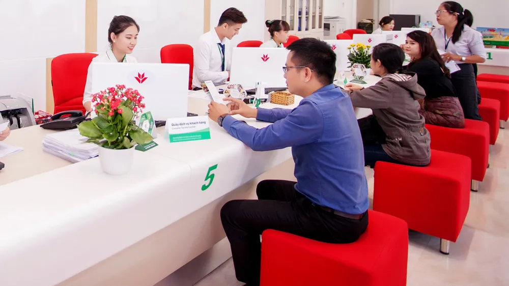 Nhiều ngân hàng công bố giảm lãi suất sau quyết định của NHNN