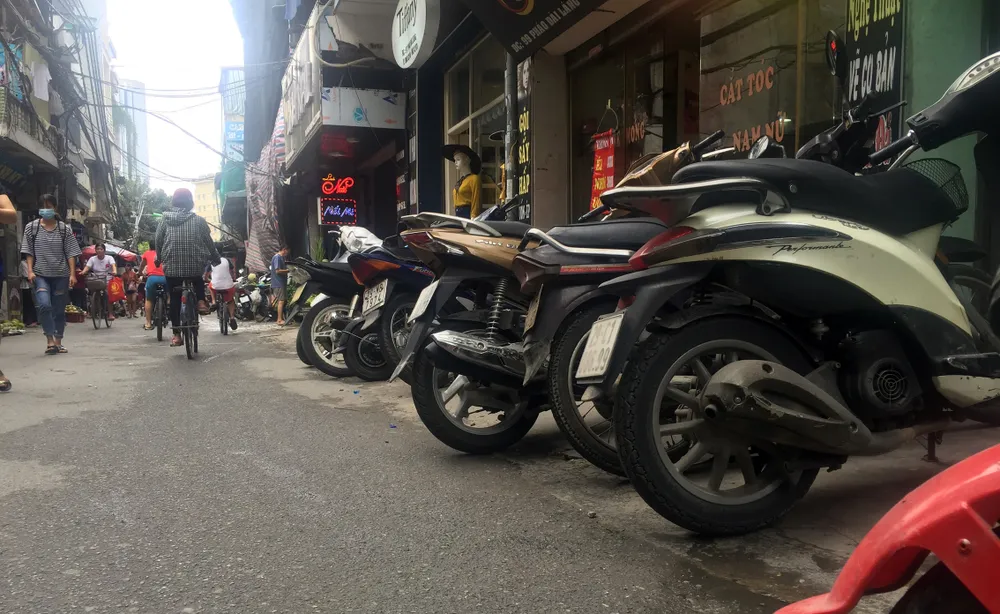 Vỉa hè Hà Nội lại bị… tái chiếm! ảnh 2