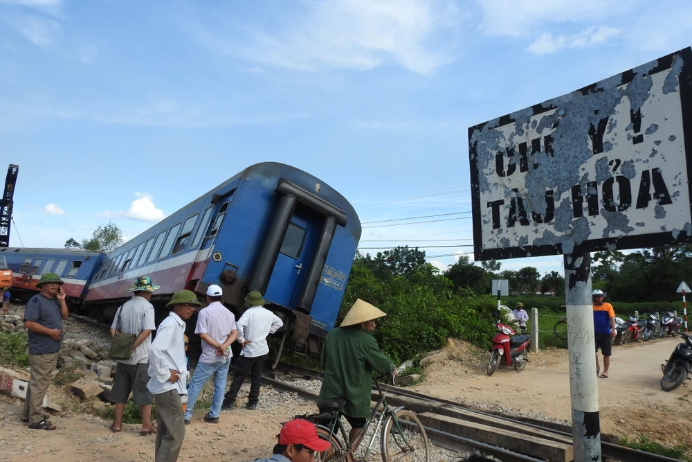 Nỗ lực thông tuyến đường sắt Bắc - Nam sau tai nạn ảnh 1 Nỗ lực thông tuyến đường sắt Bắc - Nam sau tai nạn ảnh 1