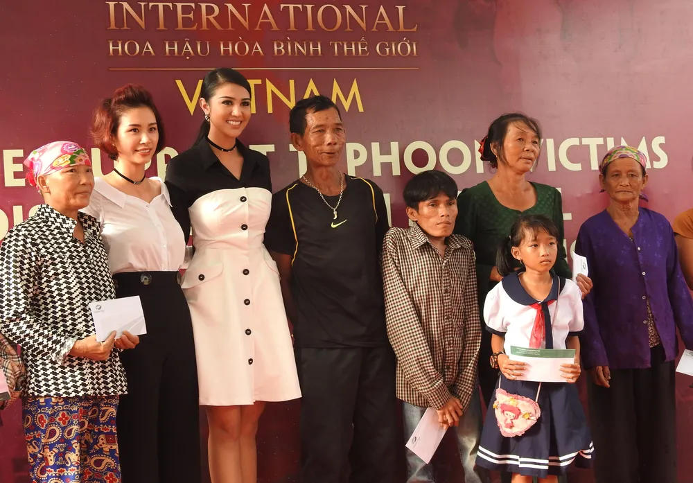 Thí sinh Hoa hậu hòa bình thế giới 2017 tặng quà cho trường khuyết tật  ảnh 3