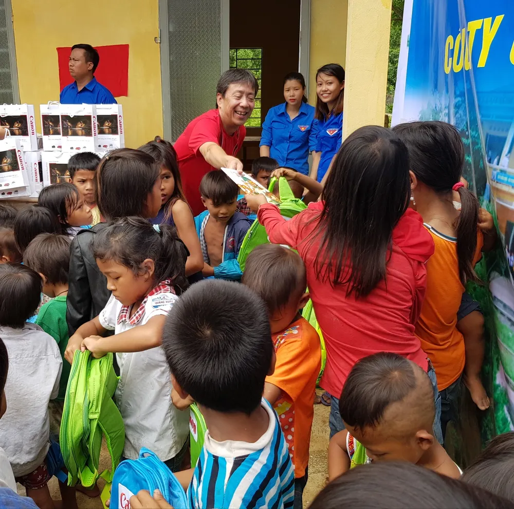 Trao tặng phòng học và nhà vệ sinh cho đồng bào Mã Liềng ảnh 2